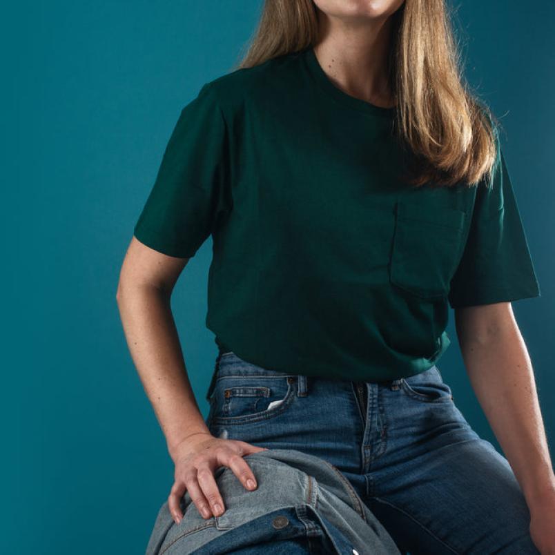 展現自我風格的女生tshirt